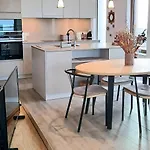 Modern 2-Bedroom Apartment Near The Beach Of Ostend T102