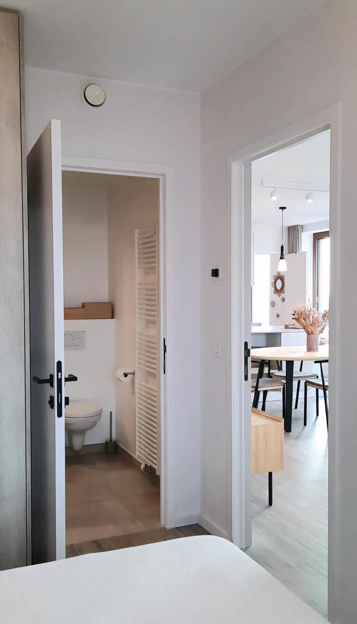 Modern 2-bedroom Near The Of T102 *